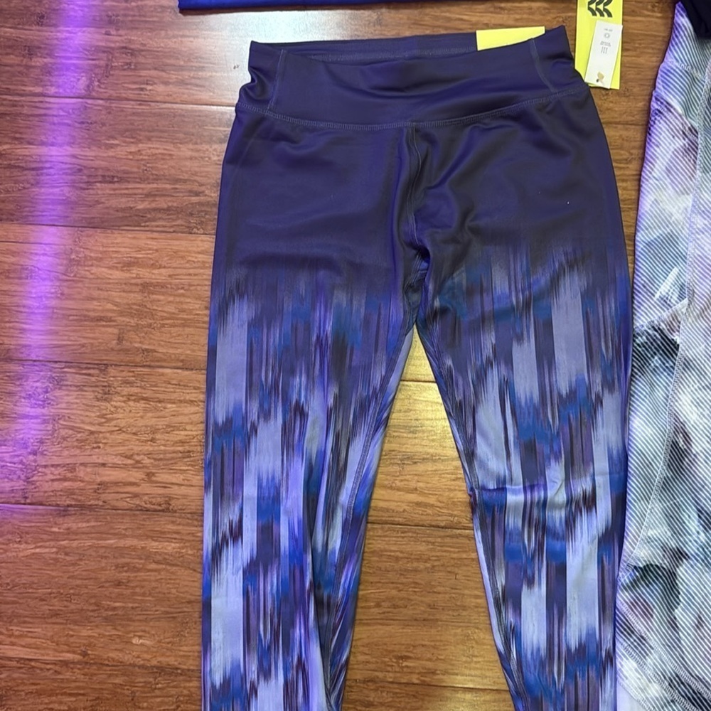 Girls Athleisure bundle: 3 tops and 3 leggings various brands large (10-12) - Picture 3 of 7